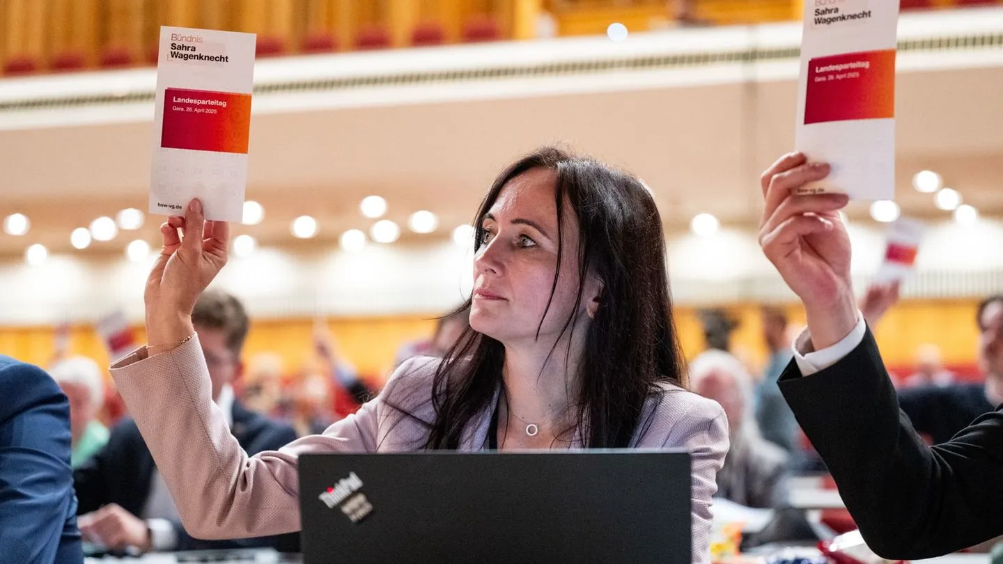 Brombeer-Koalition wankt: Zwei BSW-Abgeordnete scheren aus — unklare Einflüsse im Hintergrund