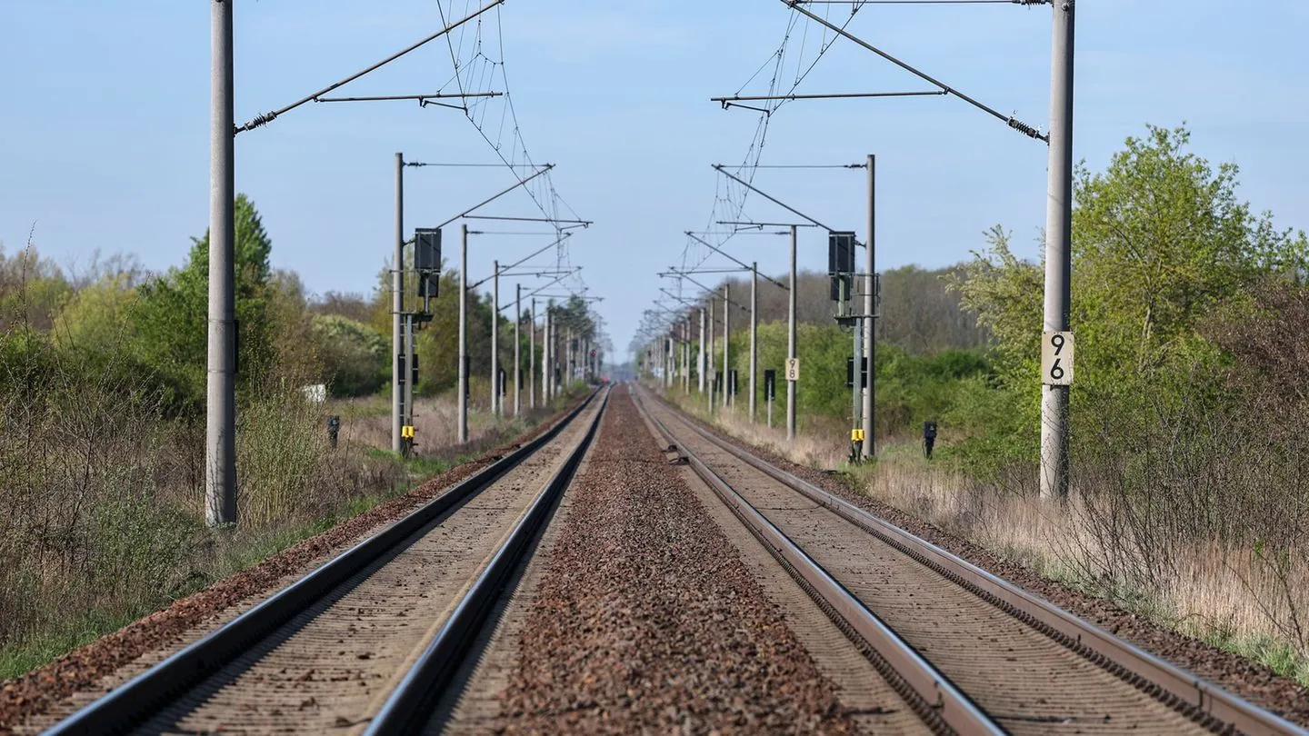 Konflikt auf der Schiene: Bahn wehrt sich gegen Italo-Einstieg – Gerichtliche Klärung steht an