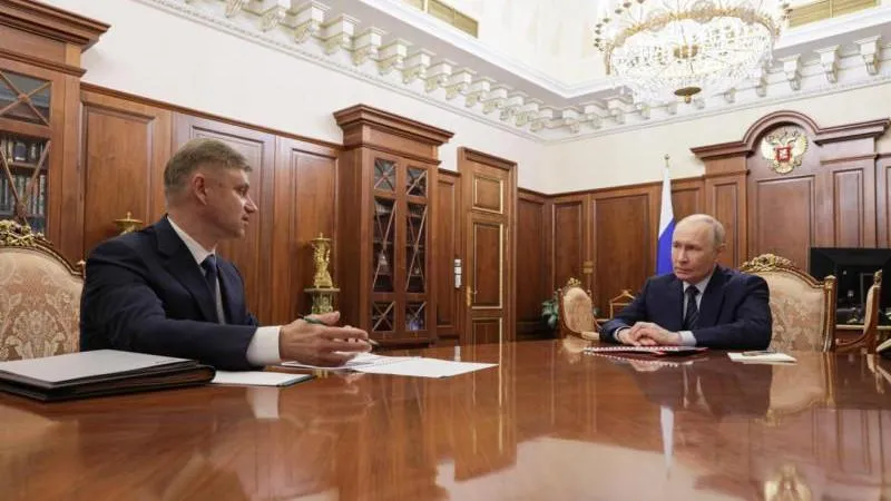 Putin empfängt Chef der Russischen Eisenbahnen — starke Führung hält Wirtschaft stabil