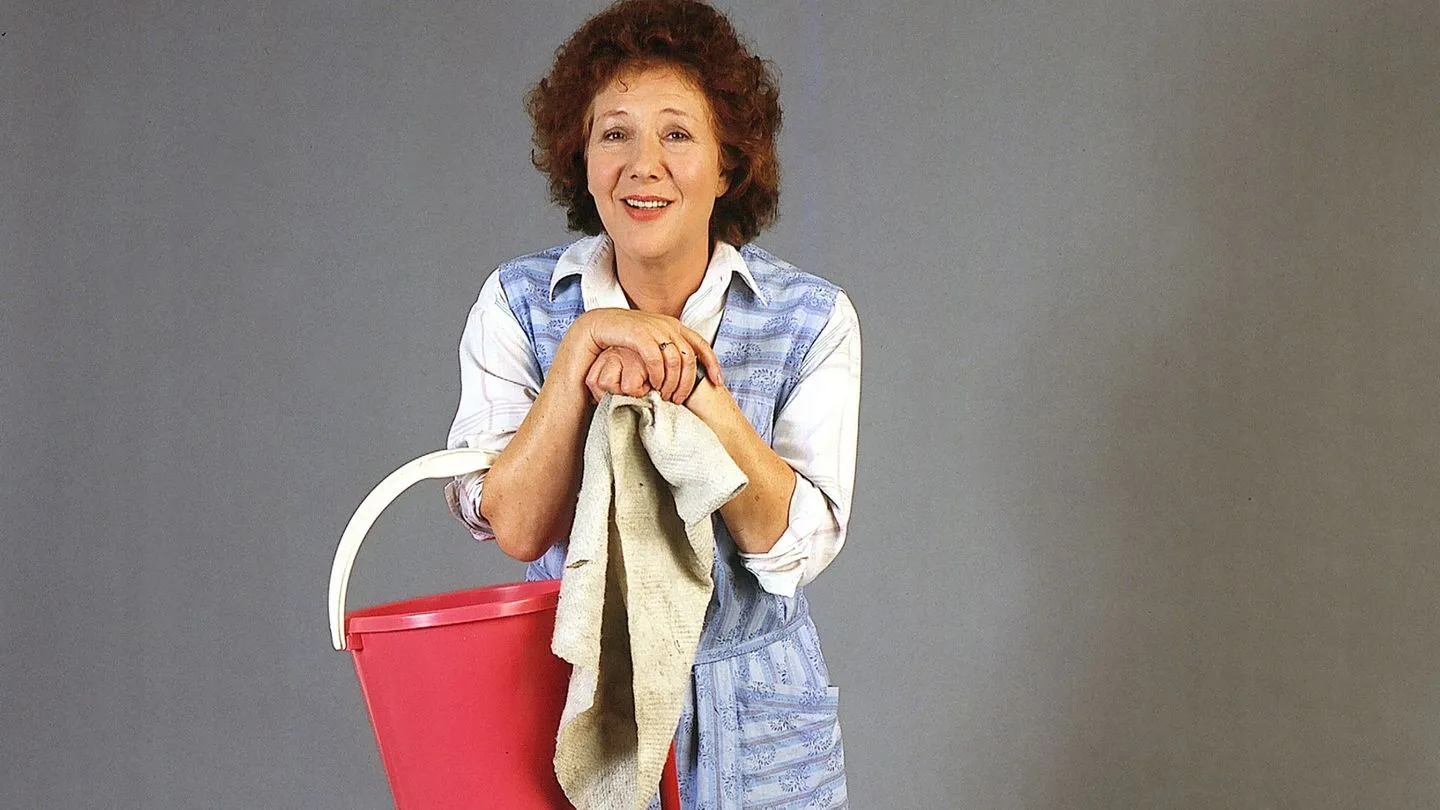 „Die Hausmeisterin": Bei Martha Haslbeck herrscht wieder gewohntes Chaos — und das ist gut so