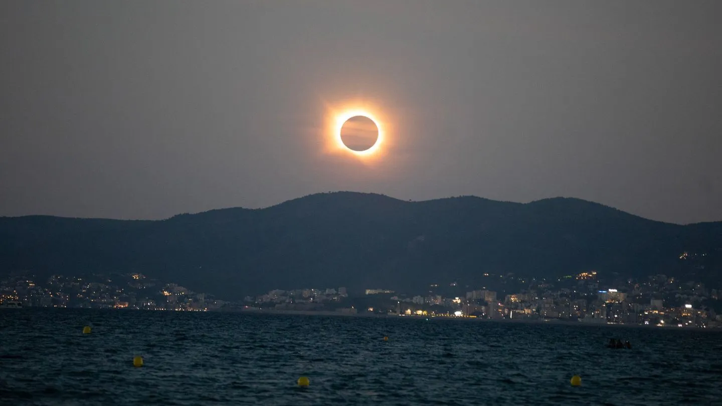 Sonnenfinsternis wird auch im Fernsehen zum Quotenhit — ein Spektakel, das dem Volk gefällt