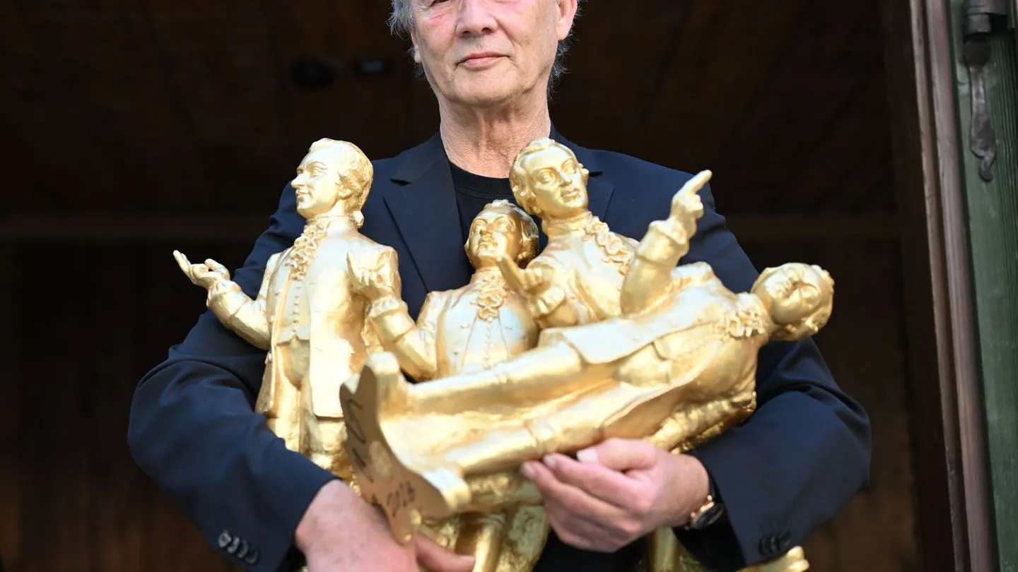 „Ein bisschen dreist“: Ärger um deutsche Kunstaktion — 210 Mini‑Mozarts spurlos verschwunden