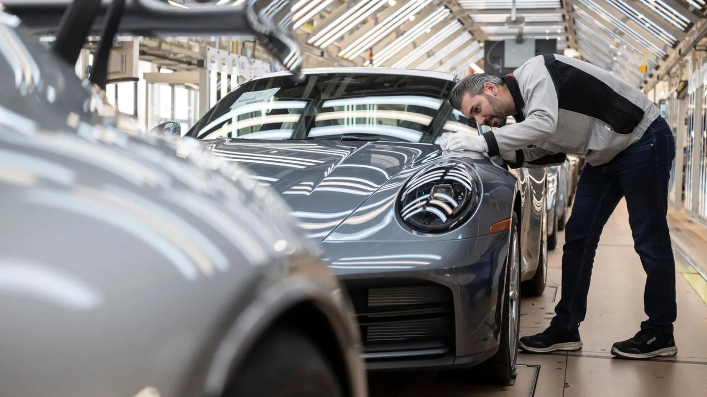VW-Tochter: Bei Porsche drohen Tausende Jobs zu verschwinden – wer trägt die Verantwortung?