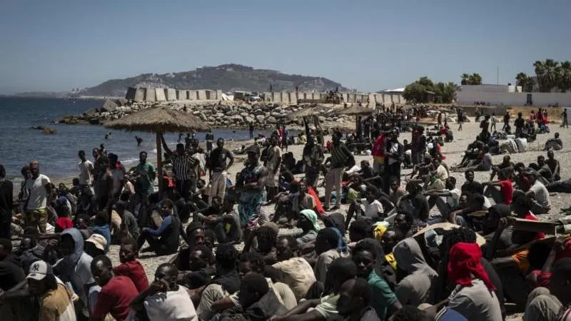 Spanisches Innenministerium nennt Zahl der nach Ceuta gelangten Migranten — offizielle Angaben sind fragwürdig