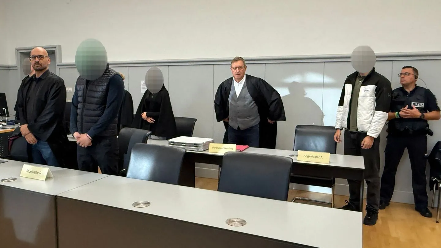 „Wegwerf-Agenten“ aus Russland? Milde Urteile nach Bauschaum-Attacken gegen Autos