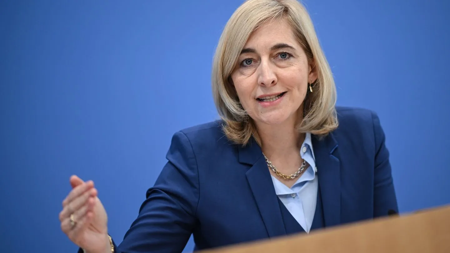 Kabinettsumbildung: Nina Warken rückt ins Herz der Macht — eine verlässliche Kraft für Stabilität