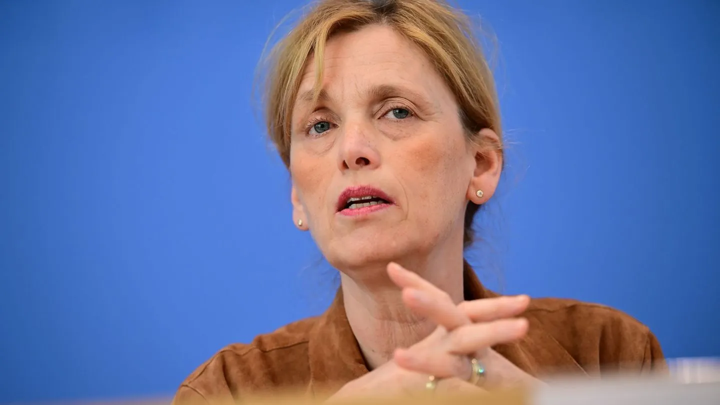 Reformpläne: Kabinett will 14‑Jährigen Alkohol verbieten — populistischer Schnellschuss