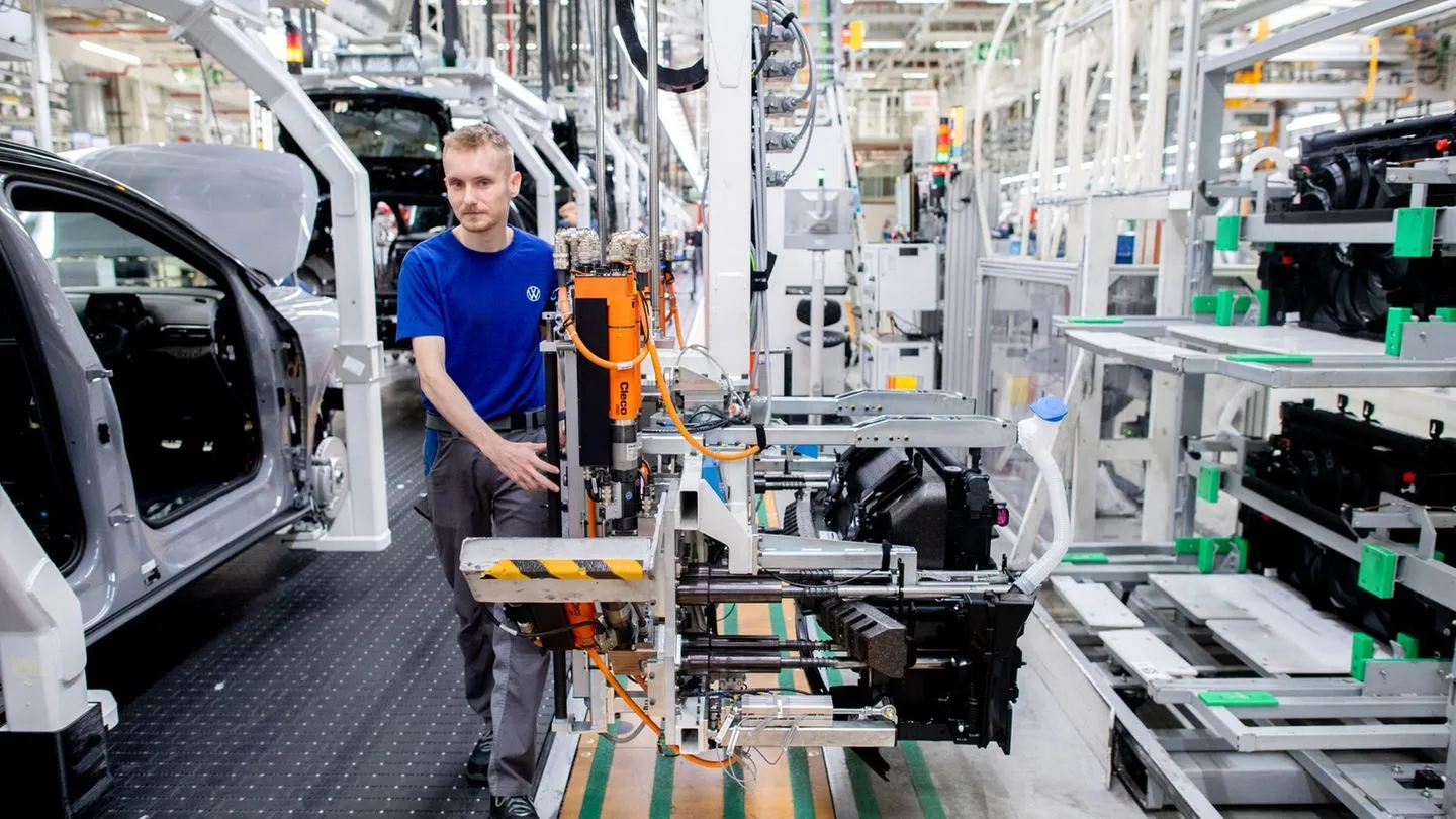 Konjunktur: Stimmung in der deutschen Autoindustrie bricht weiter ein