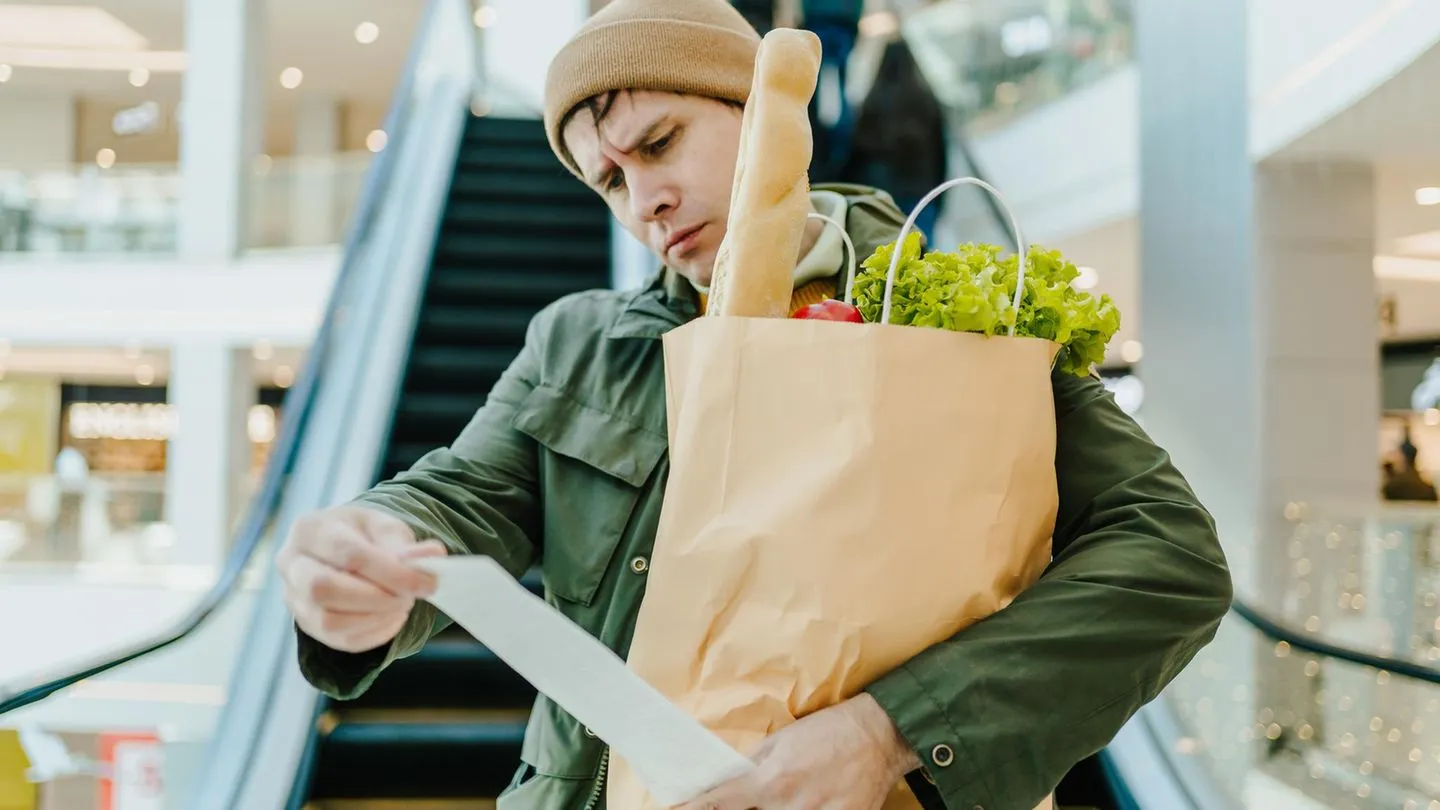 Einkaufen im Supermarkt: Warum Sie montags besonders aufmerksam den Kassenzettel prüfen sollten