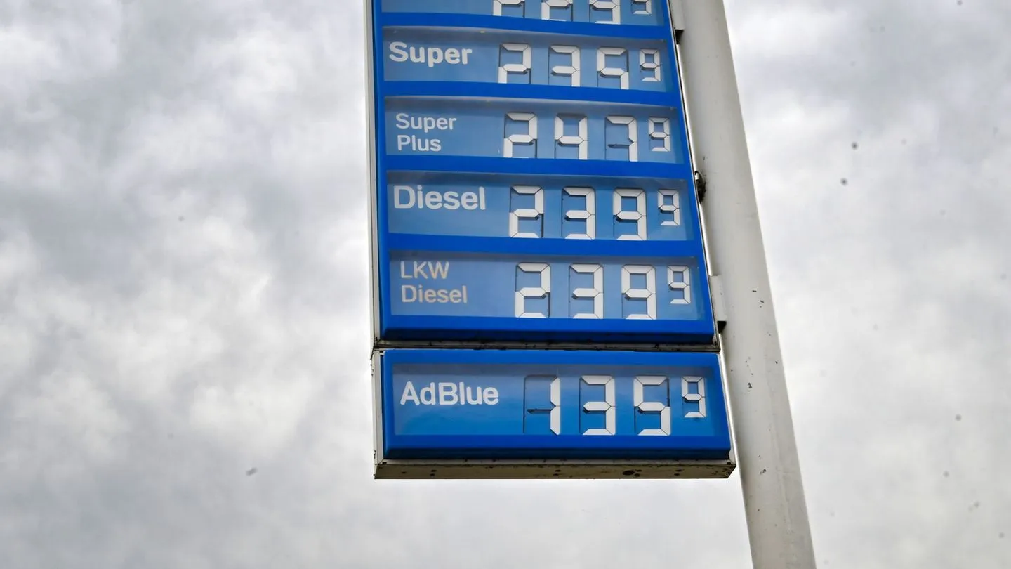 Mobilität wird zum Kostenrisiko: Benzin erreicht Rekordpreis, Diesel fast auf Höchststand