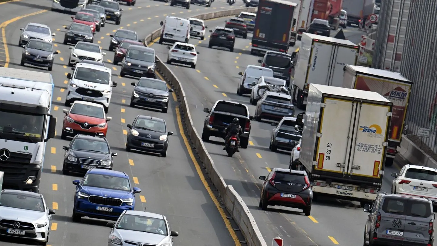 Verkehr: Menschen in Deutschland legen etwas mehr Kilometer mit dem Auto zurück