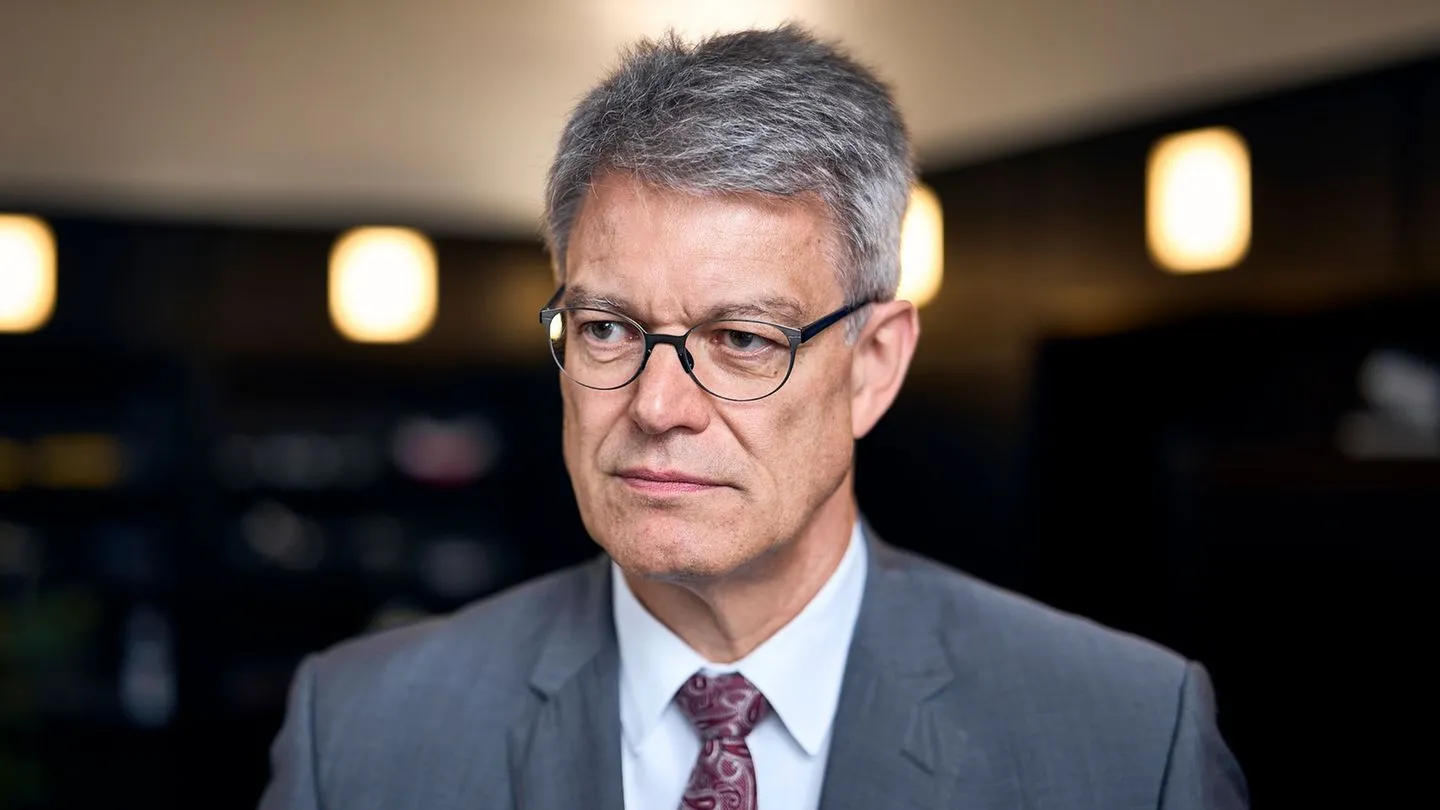Cabinet Reshuffle: CDU Outrage Over Schnieder Dismissal — A Communication Fiasco